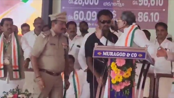 karnataka-cm-siddaramaiah-raising-his-hand-to-slap-police-officer-at-congress-belagvai-rally karnataka-cm-siddaramaiah-raising-his-hand-to-slap-police-officer-at-congress-belagvai-rally