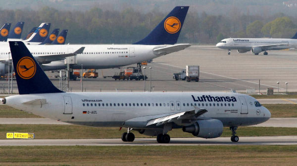 Lufthansa Flight Flew 10 Minutes on Autopilot After Co-Pilot Fainted