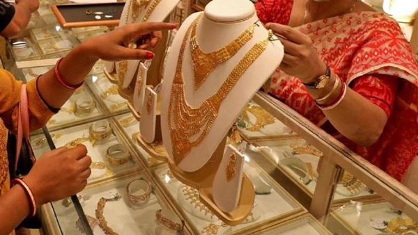 If you had bought gold just 10 days later you would have made a profit of 40 000