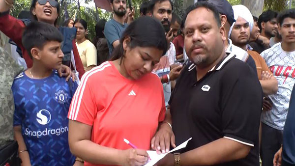 Ready to Give My Life for India Massive Crowd Gathers in Chandigarh Amid Civil Defence Call Ready to Give My Life for India Massive Crowd Gathers in Chandigarh Amid Civil Defence Call