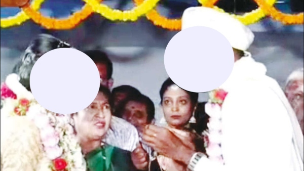 bride-stops-wedding-at-the-moment-of-tying-the-knot-after-receiving-a-call-from-her-lover bride-stops-wedding-at-the-moment-of-tying-the-knot-after-receiving-a-call-from-her-lover