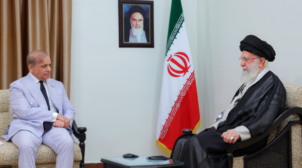 Pakistan Seeks Support Gets Measured Reply as Shehbaz Sharif visits Iran