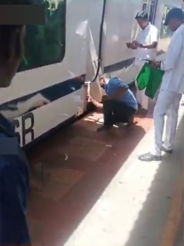 AC electric train Pallavaram Railway