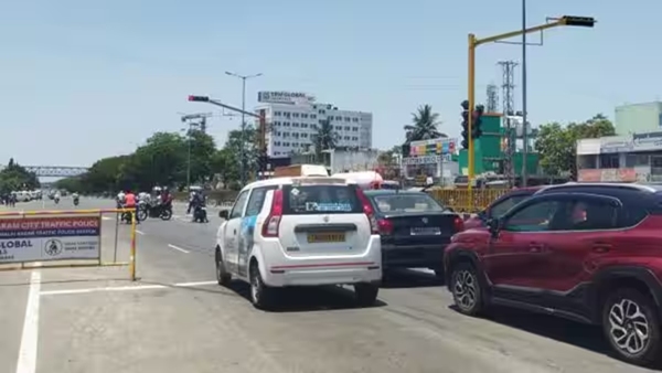 chennai SRM hospital A twist happened to a man riding a two-wheeler on a government bus at Potheri chennai SRM hospital A twist happened to a man riding a two-wheeler on a government bus at Potheri
