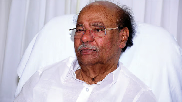 Ramadoss Hits Out Anbumani Treats Me Like a Walking Corpse for Political Drama
