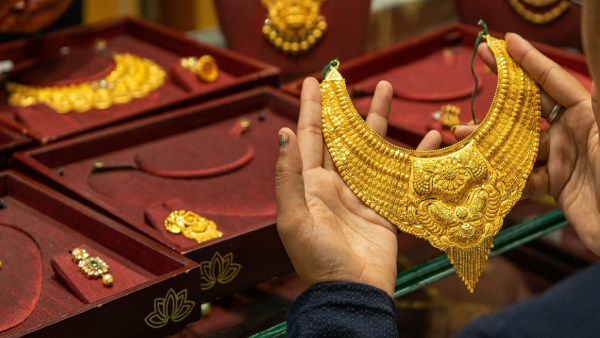 Gold Rate Today Price Drops by 480 per Sovereign Now at 72 000 in Chennai
