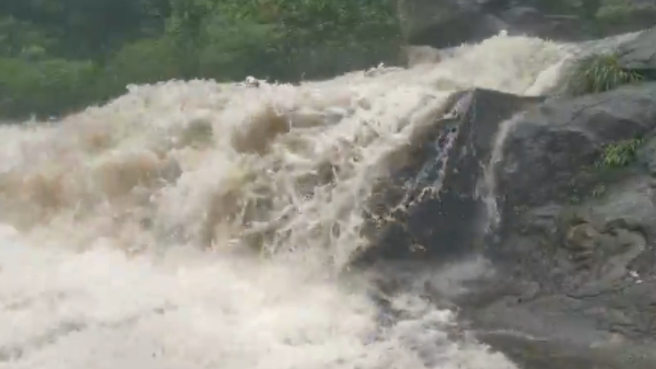Flooding in Coimbatore Courtallam Bathing Banned for Public and Tourists