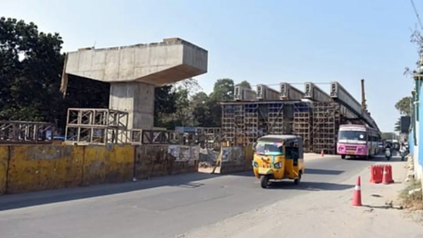 Traffic diversion on Coimbatore-Mettupalayam road due to flyover work from yesterday Traffic diversion on Coimbatore-Mettupalayam road due to flyover work from yesterday