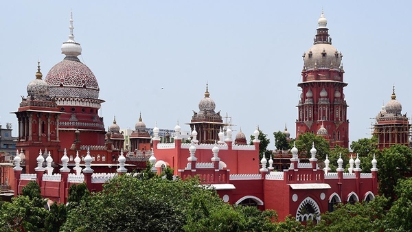 Jail for bank officials who gave loans to a famous film production company in Chennai Jail for bank officials who gave loans to a famous film production company in Chennai