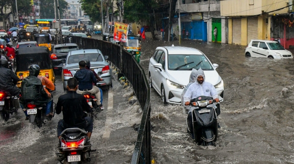 Cloudburst-Like Rain Hits Hyderabad Sparks Flash Flood and Traffic Chaos