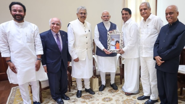 ஸ்ரீ சத்ய சாய் மத்திய அறக்கட்டளையின் அறங்காவலர்கள்  பிரதமர் மோடியை சந்தித்தனர்….