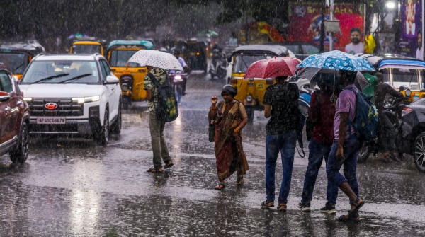 Heavy rian is expected across tamil nadu for next two days says Chennai Meteorological dept