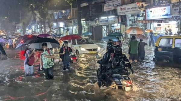 Mumbai heavy rain floods Mumbai heavy rain floods