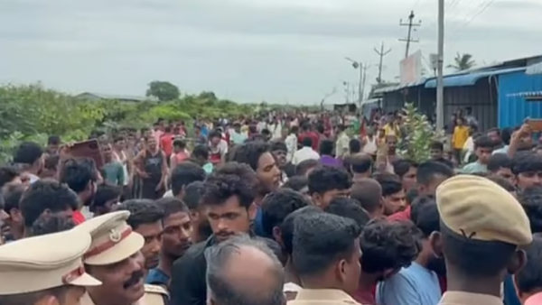 Stone-Pelting by North Indian Workers in Kattupalli Over 10 Police Injured 29 Arrested and Jailed Stone-Pelting by North Indian Workers in Kattupalli Over 10 Police Injured 29 Arrested and Jailed