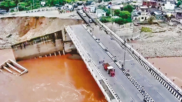 Jammu and Kashmir bridge washed away by floods Army soldiers build iron bridge in 12 hours Jammu and Kashmir bridge washed away by floods Army soldiers build iron bridge in 12 hours