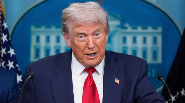 What really happen to Trump as his swollen legs and bruised hands pictures created speculations