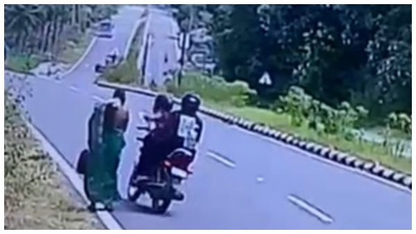 two-women-were-robbed-of-their-jewelry-in-broad-daylight-within-an-hour-near-pollachi-in-coimbatore two-women-were-robbed-of-their-jewelry-in-broad-daylight-within-an-hour-near-pollachi-in-coimbatore