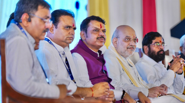 Eknath Shinde sudden Delhi trip BJP- Shiv Sena turmoil creates confusion in Maharashtra politics Eknath Shinde sudden Delhi trip BJP- Shiv Sena turmoil creates confusion in Maharashtra politics