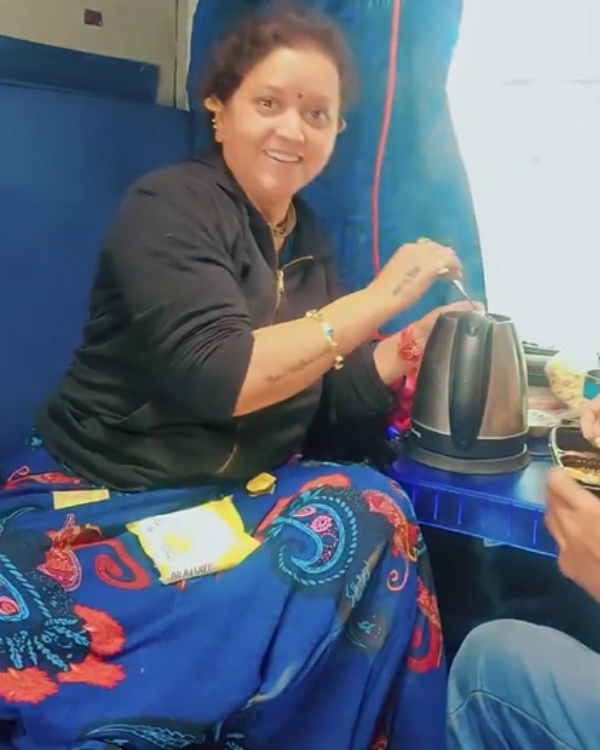 Railway News Maggi Noodles Electric Kettle Railway News Maggi Noodles Electric Kettle