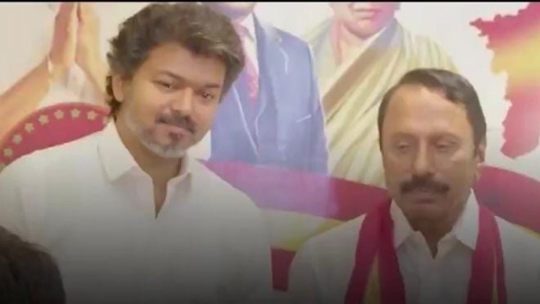 sengottaiyan-presents-mgr-book-to-actor-vijay-when-he-joins-tvk