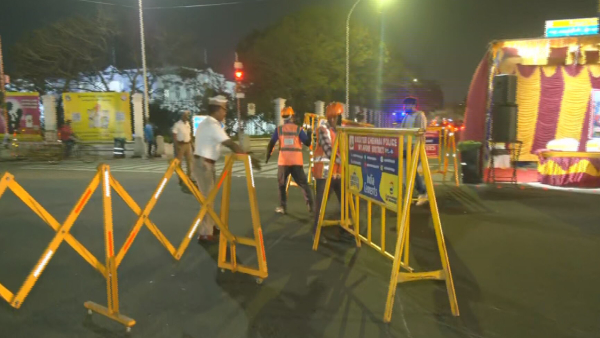 New Year Celebrations Light Up Marina Beach Traffic Halted on Kamarajar Road in Chennai New Year Celebrations Light Up Marina Beach Traffic Halted on Kamarajar Road in Chennai