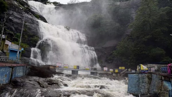 Courtallam Waterfalls Flooding Tourist Bathing Temporarily Banned Amid Heavy Rains Courtallam Waterfalls Flooding Tourist Bathing Temporarily Banned Amid Heavy Rains