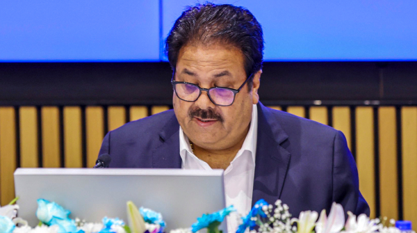 Shah Rukh Khan was Detained 2 Hours at Airport Congress Rajeev Shukla recalls what happened in US Shah Rukh Khan was Detained 2 Hours at Airport Congress Rajeev Shukla recalls what happened in US