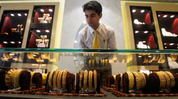 For the First time in 18 years Gold rate raised 5 percent in one single day in international market For the First time in 18 years Gold rate raised 5 percent in one single day in international market