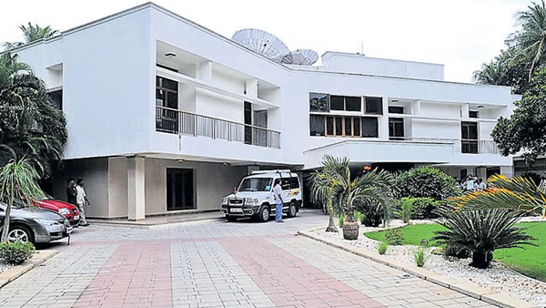 Income tax auction Will Jayalalithaa s house be saved Will her political successors intervene Income tax auction Will Jayalalithaa s house be saved Will her political successors intervene