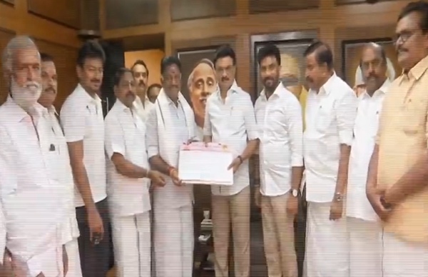 Once OPS blocked Thanga Tamilselvan s AIADMK entry today they team up in a twist of politics Once OPS blocked Thanga Tamilselvan s AIADMK entry today they team up in a twist of politics