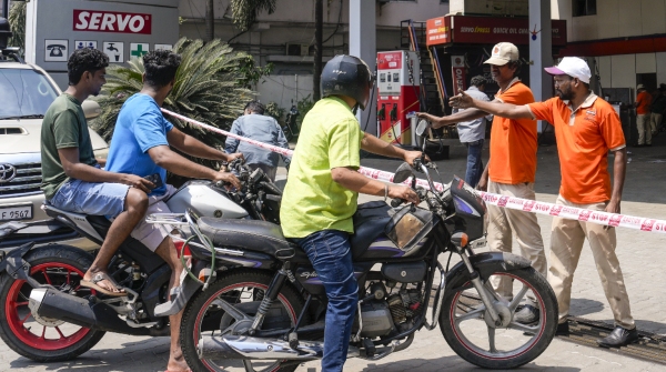 Tamil Nadu Petrol Bunk Closures Spark Panic Buying Commuters Stockpile Fuel Amid Shortage Fears Tamil Nadu Petrol Bunk Closures Spark Panic Buying Commuters Stockpile Fuel Amid Shortage Fears