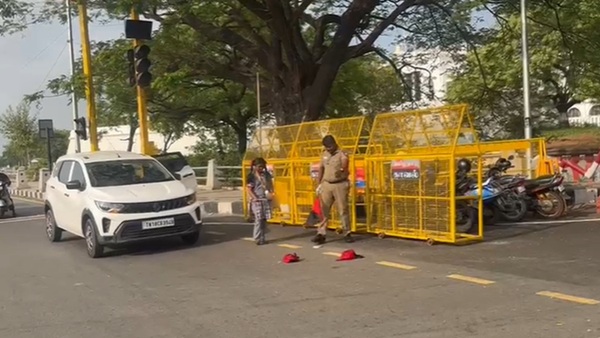 What did Police Constable Kothandapani who arrived in uniform at the Chennai Secretariat do What did Police Constable Kothandapani who arrived in uniform at the Chennai Secretariat do