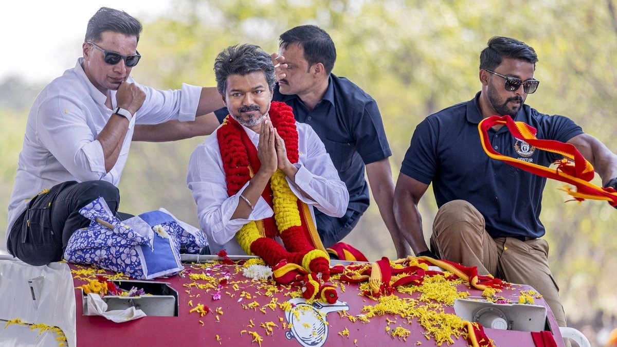 தமிழகத்தின் நம்பர் 1 கோடீஸ்வர வேட்பாளர் விஜய் இல்லை.. ₹5,800 கோடி உடன் முந்திய அதிமுக வேட்பாளர்!