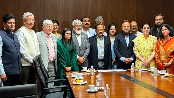 we-sail-or-sink-together-nsa-ajitdoval-meets-14-eminet-indian-muslims-leaders-and-seeks-support-for