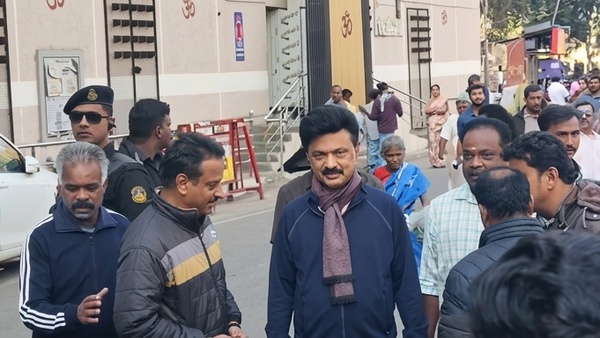 MK Stalin Walks Along Lake Road in Kodaikanal Tourists Click Selfies