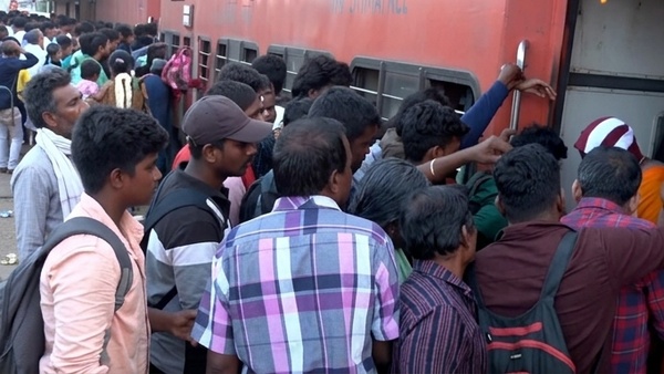 Post-Election Rush Massive Crowd Floods Tirunelveli Railway Station as People Return to Chennai