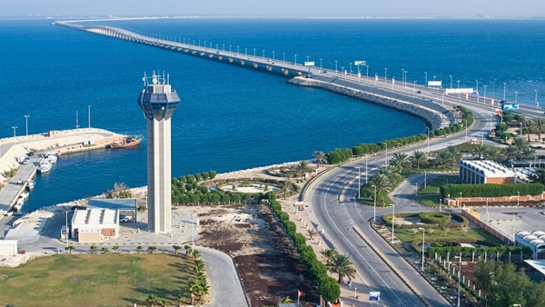 The bridge connecting Saudi Arabia and Bahrain was closed due to threats from Iran