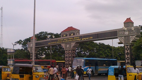 What happened right before the eyes of passengers at the Koyambedu Bus Stand