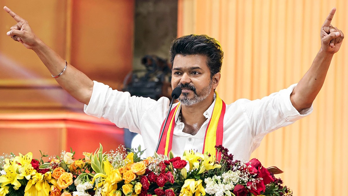 “மாயாஜாலக் கணக்குகள் சாதாரண வெகுஜன மக்களால் உடைத்து நொறுக்கப்பட்டுள்ளன” - குஷியாக வந்த விஜய்!