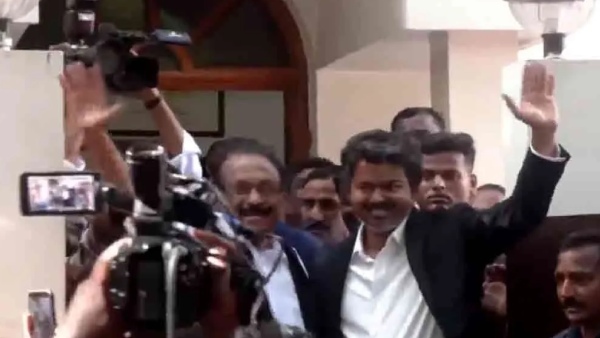 Vaiko Introduces House Staff to CM Vijay - They Voted for the Whistle Symbol Vaiko Introduces House Staff to CM Vijay - They Voted for the Whistle Symbol