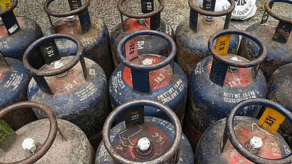 LPG Cylinder Hoarding Tiruppur Gas Cylinder Black Market Tahsildar Raid Tamil Nadu LPG Seized Tiruppur Flying Squad Tiruppur