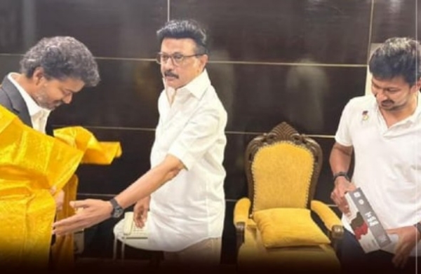 Udhayanidhi Stalin gift to Vijay