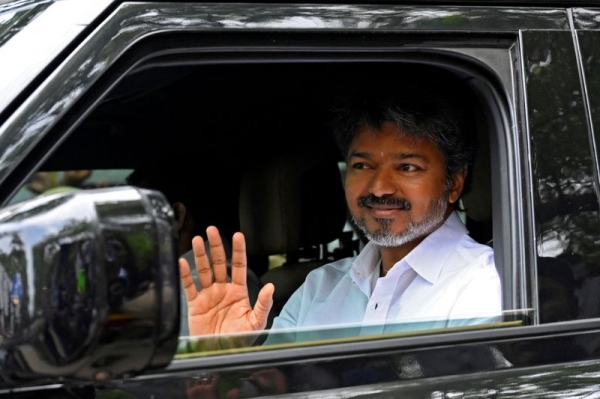 vijay car uturn