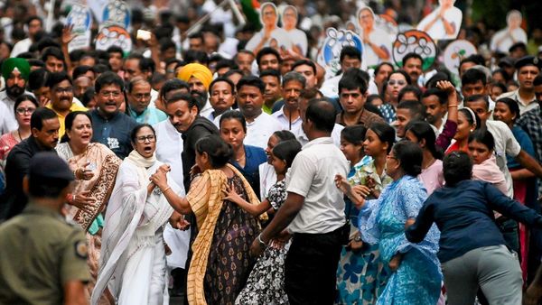 Dissident TMC MPs announce separation from party to join coalition Dissident TMC MPs announce separation from party to join coalition