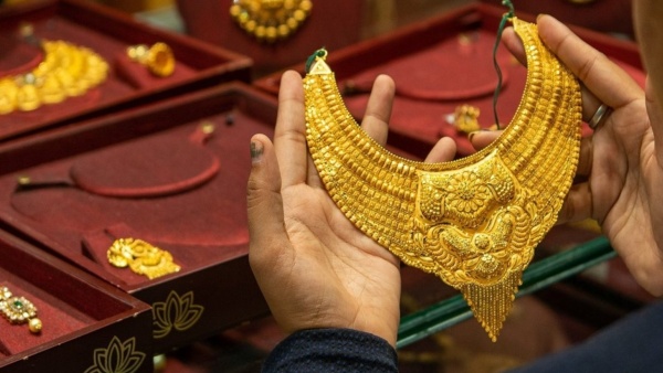 gold silver War Iran Gold price fall India MCX gold price today silver price drop India US Iran deal gold price crude oil price impact on gold gold silver price June 2026 MCX gold futures gold price today India geopolitical tension gold price gold investment advice 2026 MCX 2026 MCX 2026