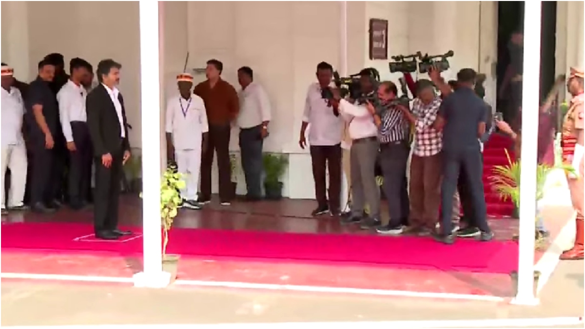 முதலமைச்சர் விஜய் வருகை