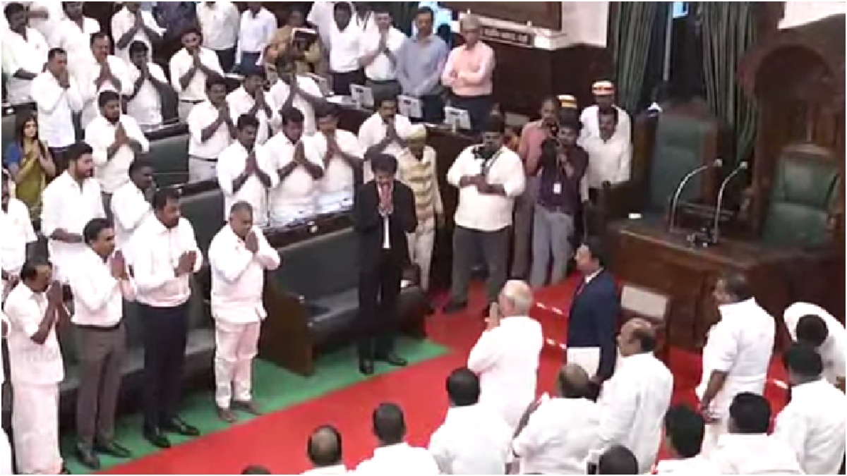 புறப்பட்டார் ஆளுநர்