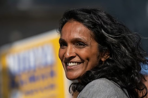 Indian Woman in Los Angeles Indian Woman in Los Angeles