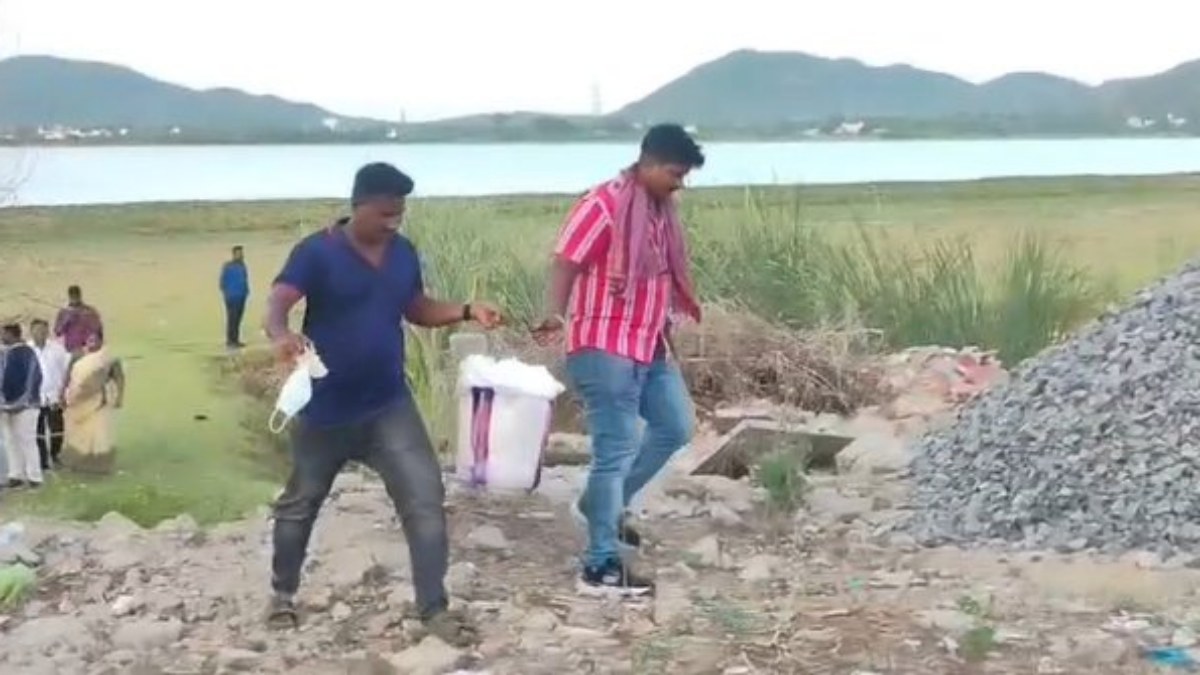 கொடூரம்.. பெரம்பூர் ஸ்டேஷனில் சூட்கேஸில் இருந்த உடல்.. தலையை செங்கல்பட்டு ஏரியில் மீட்ட போலீசார்!