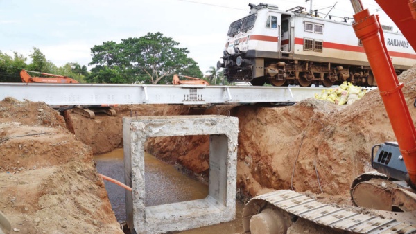 How is the subway being constructed in Tiruppur without halting train operations
